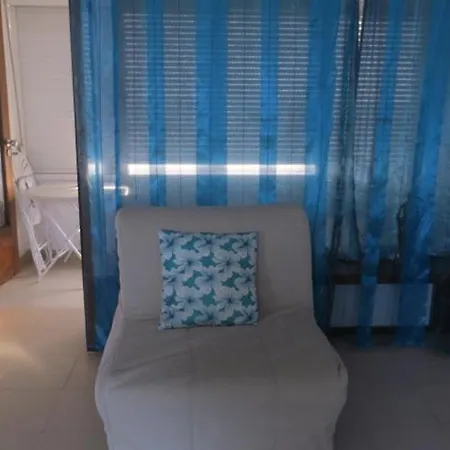 Small By The דירה ססימברה