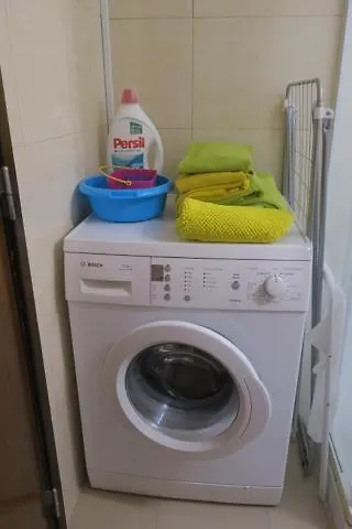 Small By The דירה