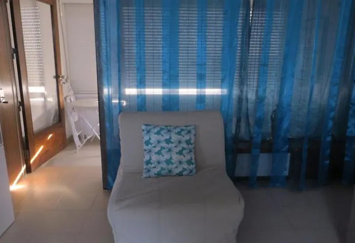 Small By The Διαμέρισμα Σεσίμπρα